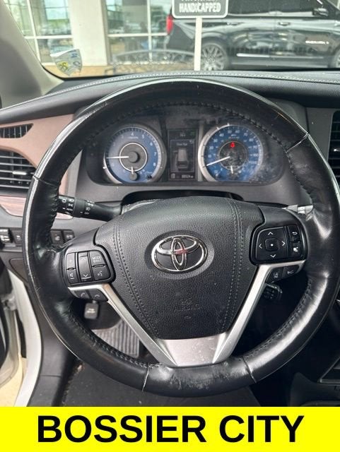 2018 Toyota Sienna XLE Auto Access Seat